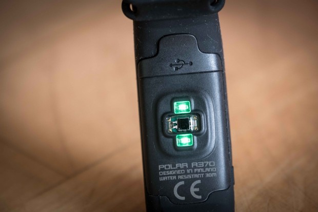 Der Polar A370 misst den Puls mit Hilfe von zwei LEDs. (Foto: Katja H&ouml;hne/Golem.de)